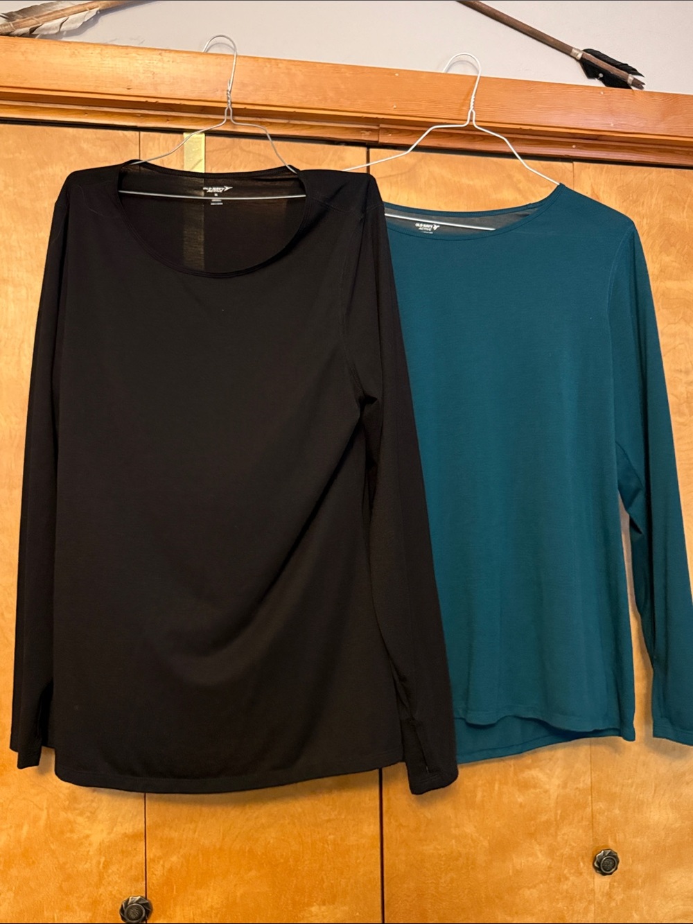 Old Navy Women’s Long-Sleeve Active Crewneck Tops - Bundle Size XL